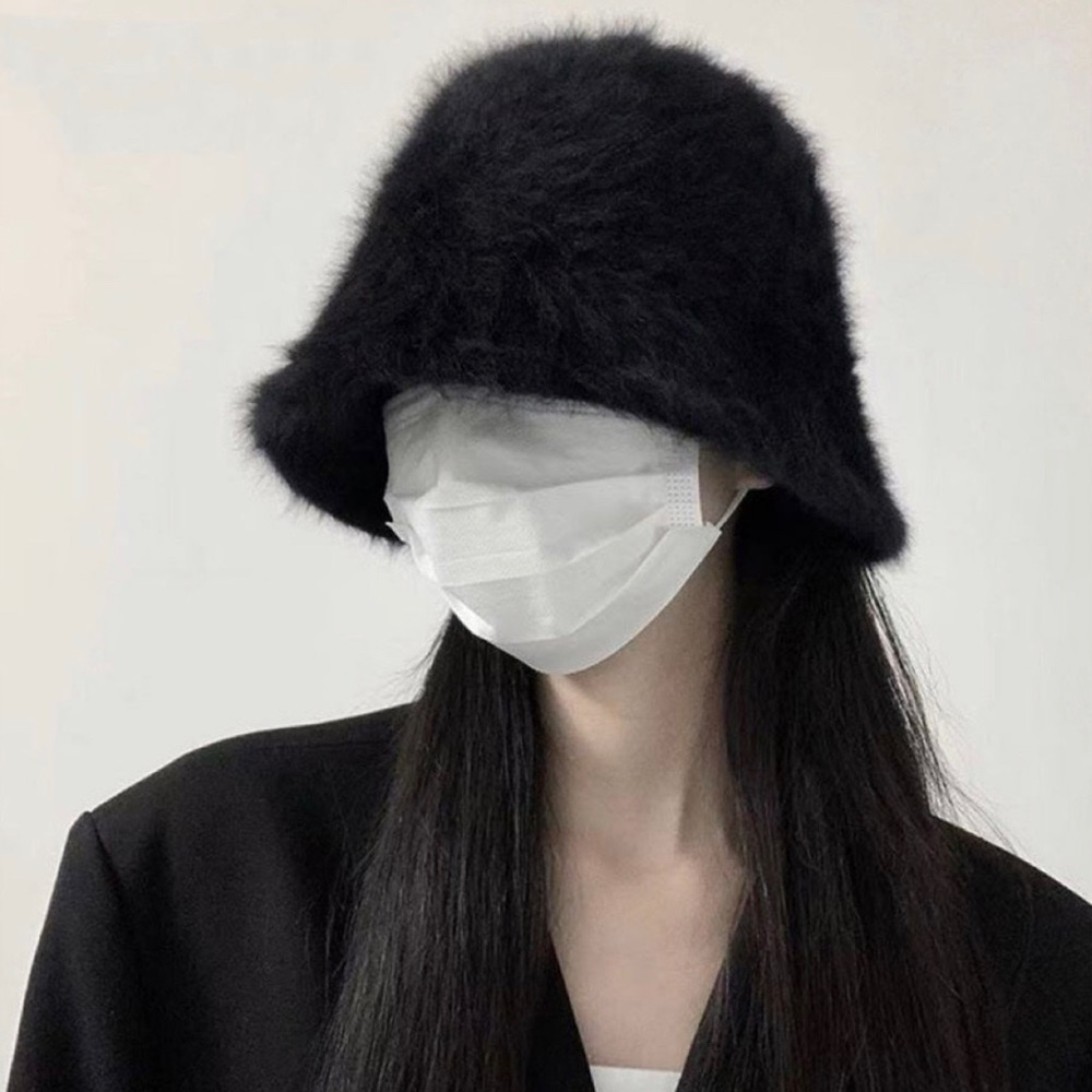 A hat that can cover your face is very slim.